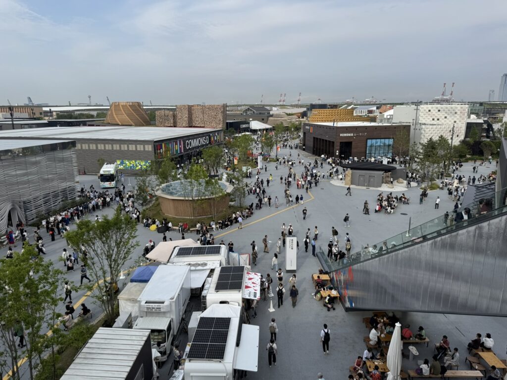 大屋根リングから望む会場