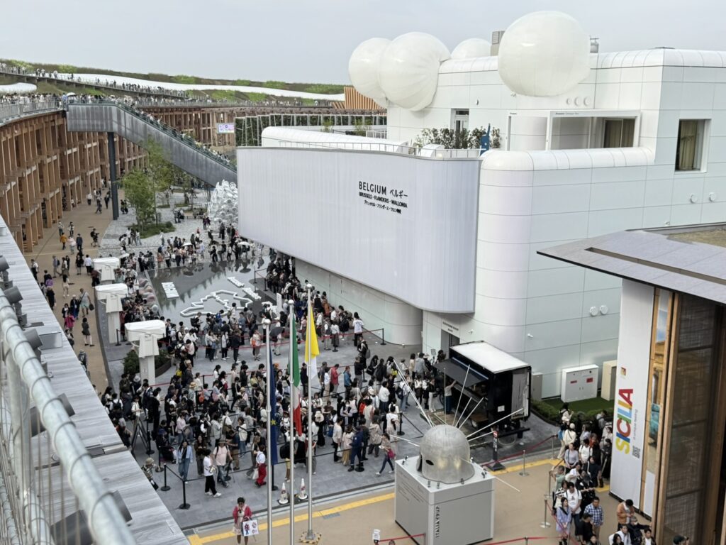 大屋根リングから望む会場