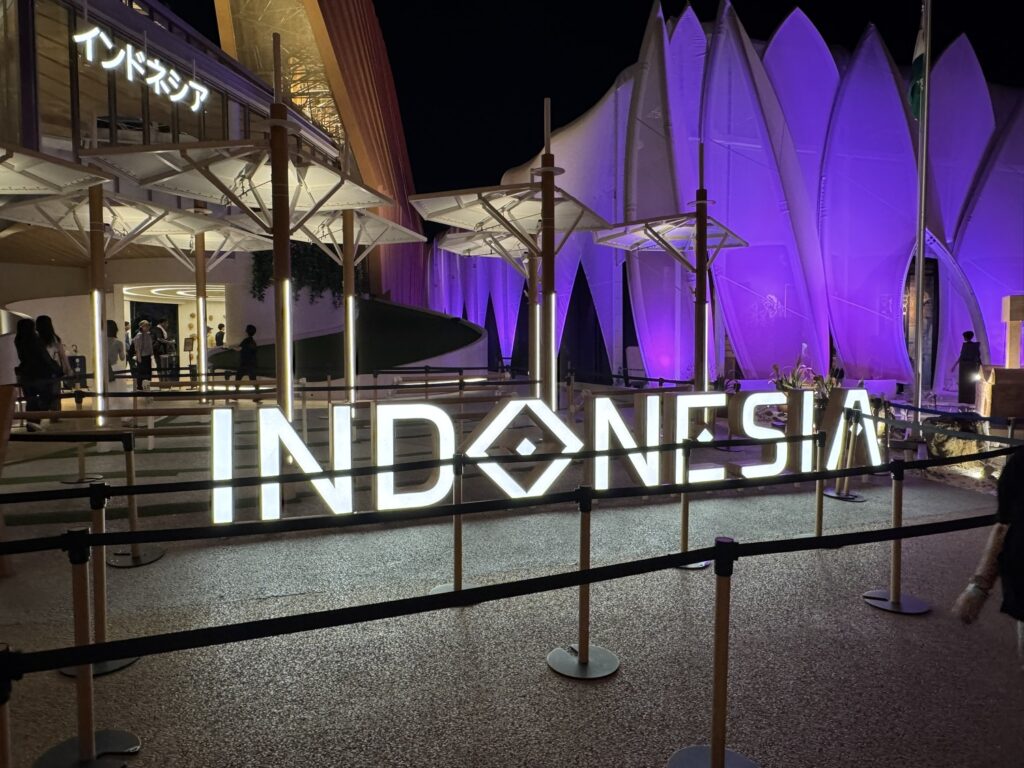 夜のインドネシア館