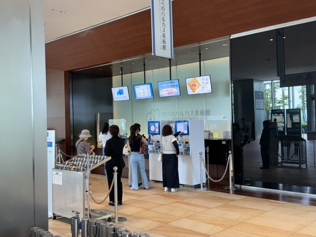 「金魚絵師」深堀隆介展－水面のゆらぎの中へ