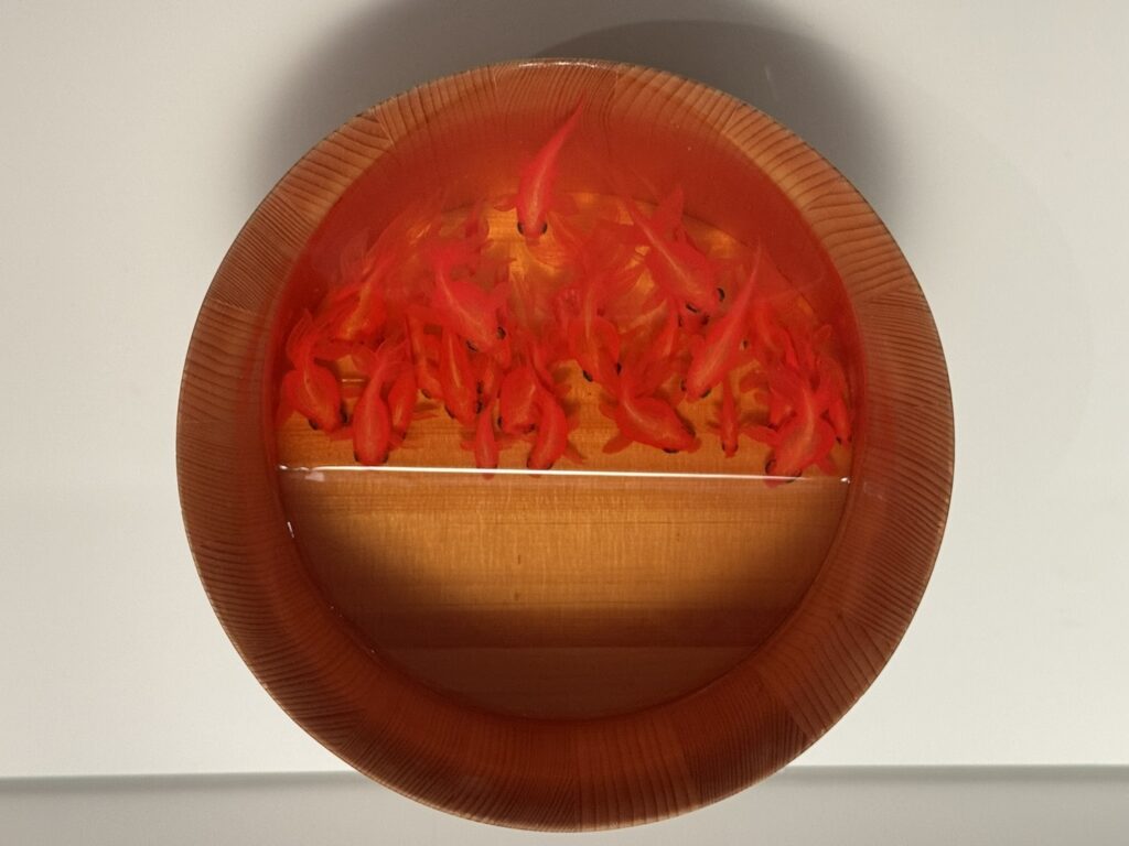 「金魚絵師」深堀隆介展－水面のゆらぎの中へ  作品：百済